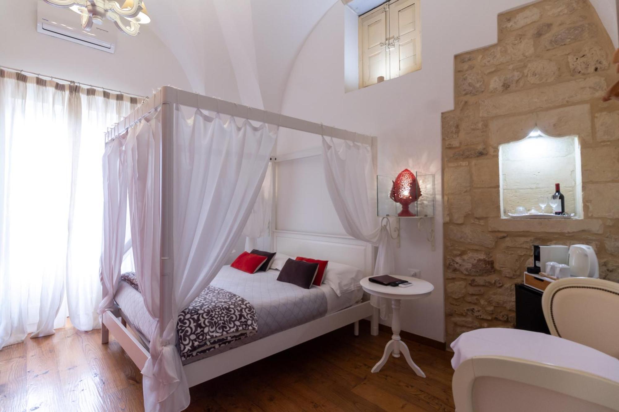 Le Nicchie Luxury Rooms Λέτσε Εξωτερικό φωτογραφία